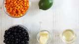 Suco energético de espinheiro-mar e aronia com gengibre, limão e mel - Preparação etapa 1