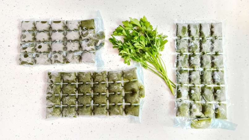 Suco de salsa com limão em bolsas de gelo, foto 9