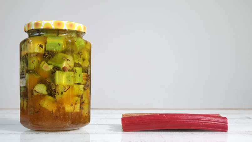 Macerado de ruibarbo com mel, chá verde, hortelã e várias especiarias, foto 2