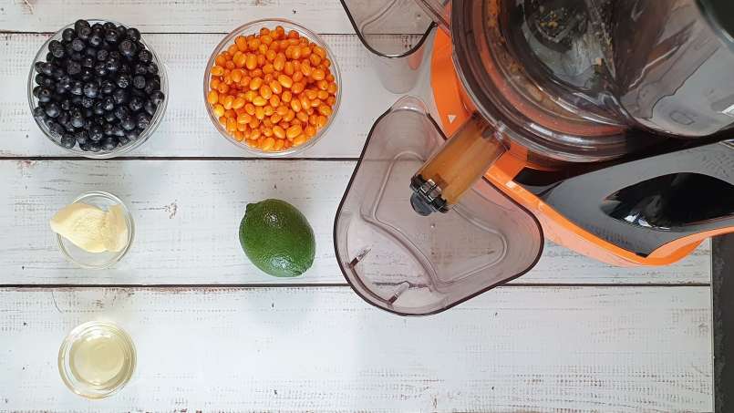 Suco energético de espinheiro-mar e aronia com gengibre, limão e mel, foto 6