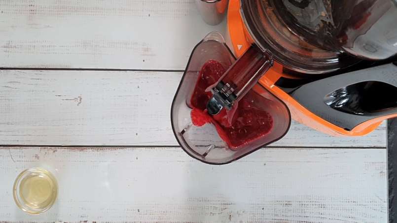 Suco energético de espinheiro-mar e aronia com gengibre, limão e mel, foto 11