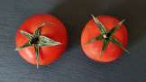 Suco de tomate fresco com mel para fortalecer os ossos e as articulações